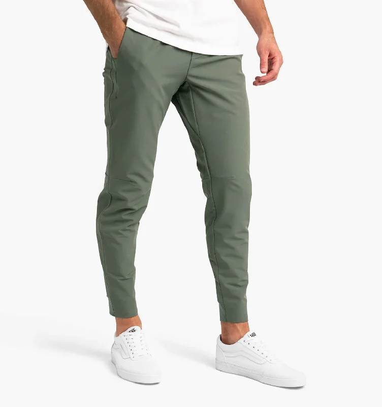 Men's Pants with Appliqué DetailsUNRL Performance Pant